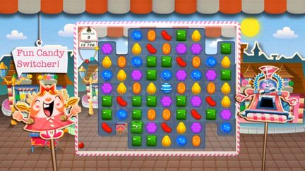 Capture d'&eacute;cran d'une vid&eacute;o YouTube de l'&eacute;diteur de jeux King Digital Entertainment pr&eacute;sentant le jeu "Candy Crush Saga". (YOUTUBE / FRANCETV INFO)