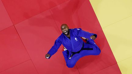 Teddy Riner célèbre sa médaille d'or aux Jeux olympiques de Paris, le 2 août 2024. (MAXPPP)