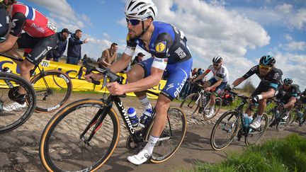 Le coureur belge Tom Boonen lors de Paris-Roubaix, le 10 avril 2016. (DAVID STOCKMAN / BELGA MAG)