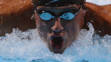 Le nageur Ryan Lochte lors du 200 m 4 nages des Mondiaux de Barcelone, le 1er ao&ucirc;t 2013.&nbsp; (FABRICE COFFRINI / AFP)