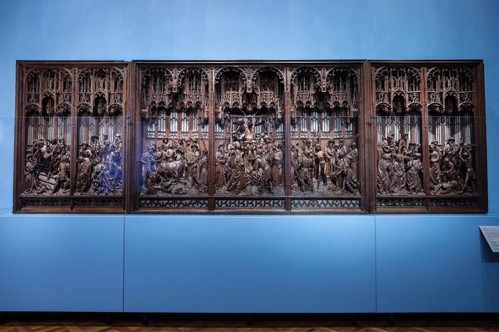 Le retable de Saint-Georges restauré, lors de sa présentation le 23 avril 2021 au Musée d'Art et d'Histoire de Bruxelles (KENZO TRIBOUILLARD / AFP)