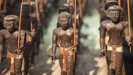 Statues d'archers nubiens exposés au Musée du Caire, après avoir été volées et retrouvées.
 (Mahmoud Khaled /AFP)