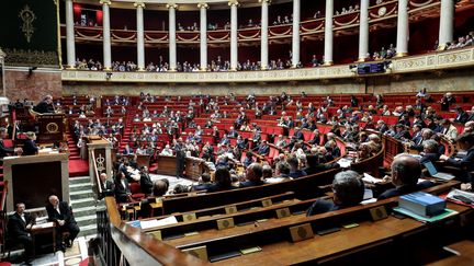 "Dimanche en politique" : Julien Bayou et Damien Abad réagissent au recours au 49.3 du Premier ministre