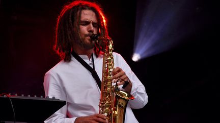 Le multi-instrumentiste surdoué FKJ, vendredi à Rock en Seine 2017.
 (Olivier Flandin / FTV)