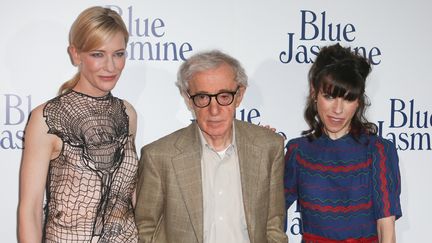 Woody Allen entouré des deux actrices principales de "Blue Jasmine", Cate Blanchett et Sally Hawkins, à l'avant-première du film à Paris, à l'UGC Ciné Cité Bercy, le 27 août 2013
 (Tiboul / MaxPPP)