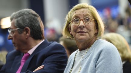 Isabelle Balkany et son mari Patrick, le 25 novembre 2014 lors d'un meeting de l'UMP &agrave; Boulogne-Billancourt (Hauts-de-Seine). ( MARTIN BUREAU / AFP )