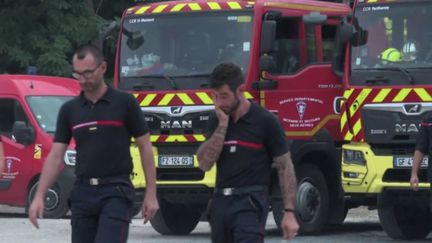 Incendies en Gironde : l'épuisement des 2 000 pompiers engagés dans la lutte contre les flammes