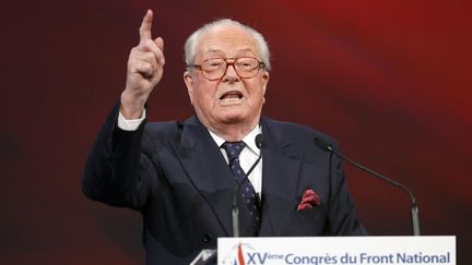 Jean-Marie Le Pen, le 29 novembre 2014,&nbsp;&agrave; Lyon (Rh&ocirc;ne), lors d'un congr&egrave;s du Front national. (ROBERT PRATTA / REUTERS)