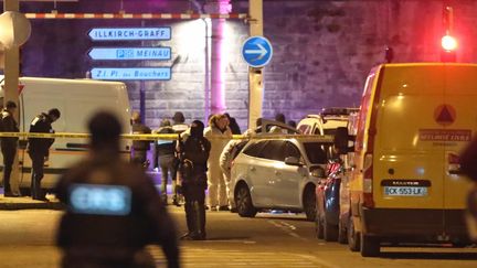 La police scientifique dans la rue du Lazaret à Strasbourg, dans le quartier du Neudorf, le 13 déembre 2018. (JEAN-MARC LOOS / MAXPPP)