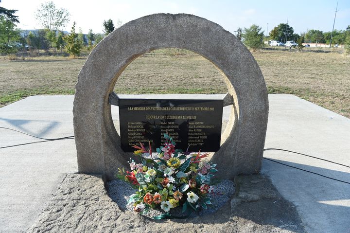 Le mémorial en hommage aux victimes de l'explosion d'AZF.&nbsp; (ERIC CABANIS / AFP)