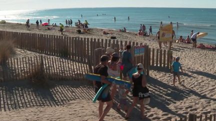 Canicule : pour éviter la chaleur, les vacanciers vont se baigner dès le matin