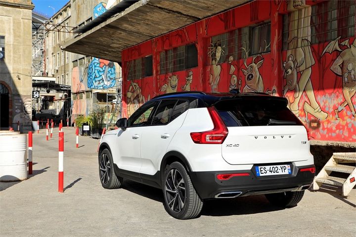 Une palette de coloris pour un toit flottant de couleur différente. (VOLVO POUR FRANCE INFO)