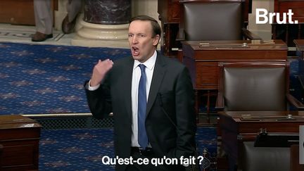 “Monsieur le Président, 14 enfants viennent de perdre la vie dans une école primaire du Texas. Qu’est-ce qu’on fait ?“. Après les nombreuses tueries de masse aux Etats-Unis, le sénateur américain Chris Murphy laisse éclater sa colère. (BRUT / FRANCEINFO)