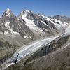 Une vue aérienne&nbsp;du glacier d'Argentière,&nbsp;en Haute-Savoie, le 24 avril 2017. (PHILIPPE ROY / AFP)