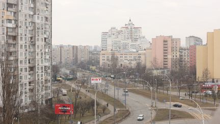 Les rues de Kiev vides, le 25 février 2022. (SERGII KHARCHENKO / NURPHOTO VIA AFP)