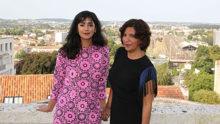 L’actrice Mariam El Ferjani (gauche) et la réalisatrice tunisienne Kaouther Ben Hania (droite), ci-contre au Festival du film francophone d'Angoulême pour le film "La Belle et la Meute", qui a remporté le Valois Magelis 2017 du jury étudiant. (MAXPPP)