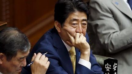 Le Premier ministre japonais, Shinzo Abe, au Parlement à Tokyo le 16 juillet 2015 (Reuters - Toru Hanai)