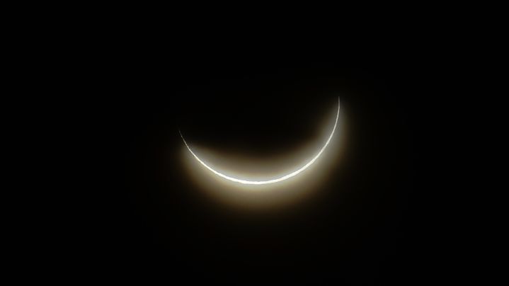 L'eclipse (presque) totale du soleil, vue au Kenya. (CARL DE SOUZA / AFP)