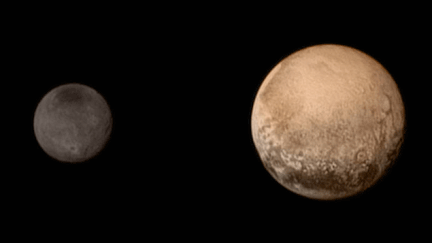 &nbsp; (Pluton et sa lune Charon vues depuis la sonde spatiale New Horizons © Nasa)