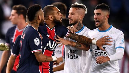 Tensions, insultes et mauvais gestes entre footballeurs parisiens et marseillais, le 13 septembre 2020 au Parc des Princes, à Paris (FRANCK FIFE / AFP)