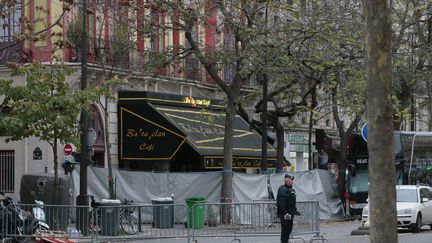 Le Bataclan, à Paris, le 14 novembre 2015, au lendemain d'une attque terroriste.&nbsp; (AFP)