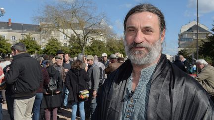 &nbsp; (Olivier Cousin, lors du pique-nique de soutien devant le palais de justice d'Angers, le 5 mars © MaxPPP)