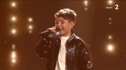 Lissandro interprète son titre "Oh Maman" à l'Eurovision junior, à Erevan (Arménie), le 11 décembre 2022. (FRANCE 2)