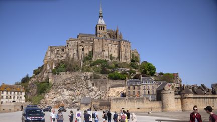 Le&nbsp;Mont-Saint-Michel a été évacué pendant plusieurs heures, dimanche 22 avril 2018. (DAMIEN MEYER / AFP)