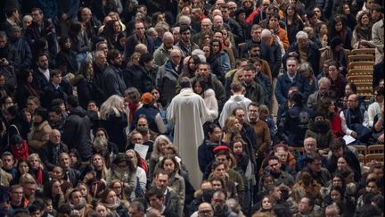 Depuis l'incendie qui l'a dévastée en avril 2019, la cathédrale n'avait plus accueilli les messes de Noël qui célèbrent, pour les catholiques, la naissance de Jésus. (MARIO FOURMY / SIPA)