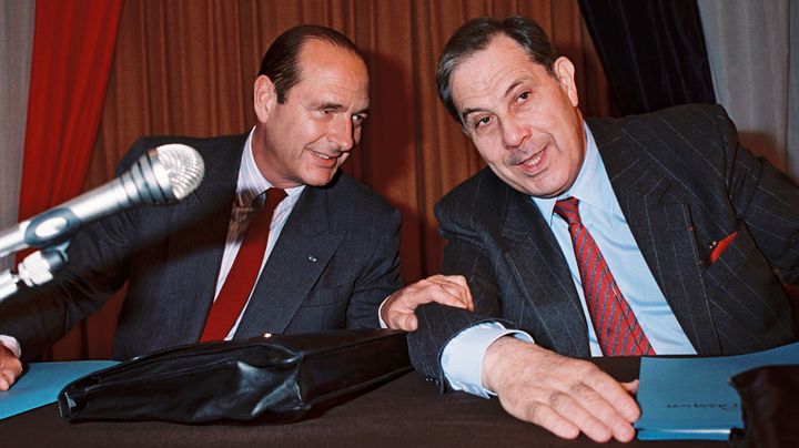 Au c&oelig;ur de la strat&eacute;gie de "droitisation" du RPR en 1988, un homme : le ministre de l'Int&eacute;rieur, Charles Pasqua. (GERARD FOUET / AFP)