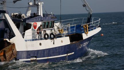 Un chalutier près de Barfleur (Manche), le 8 septembre 2021. (GILLES TARGAT / GILLES TARGAT / AFP)