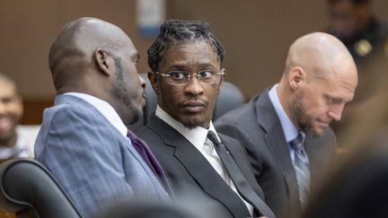 Le rappeur Young Thug, de son vrai nom Jeffery Williams, à son procès le 22 décembre 2022, à Atlanta, aux Etats-Unis. (ARVIN TEMKAR/AP/SIPA / SIPA)