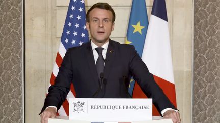 Le président de la République s'est exprimé depuis l'Elysée, jeudi 7 janvier 2021, après les violences à Washington.&nbsp; (EMMANUEL MACRON / TWITTER)