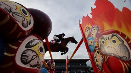 Tout plaquer pour devenir concepteur des obstacles du concours complet d'équitation pour Paris 2024, à base de baguettes et de camembert ? Envoyer votre CV à la rédaction de franceinfo.fr qui transmettra :-) (BEHROUZ MEHRI / AFP)