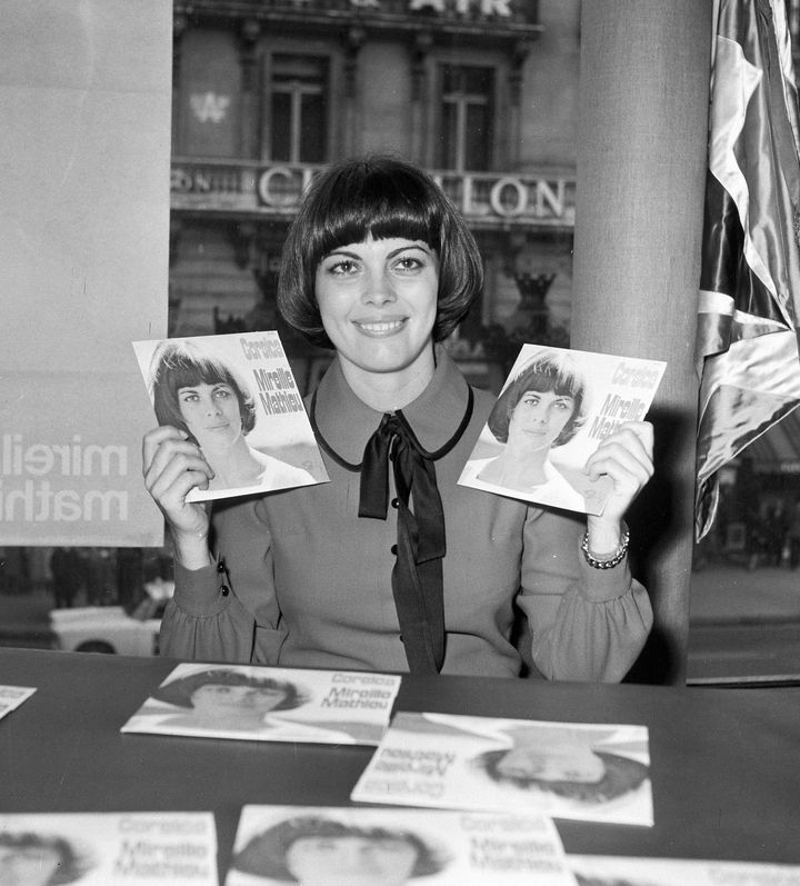 Mireille Mathieu en 1972.
 (UNIVERSAL PHOTO/SIPA)