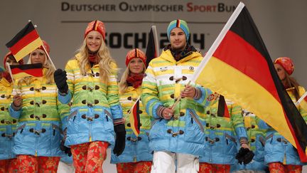 La tenue arc-en-ciel des athl&egrave;tes allemands, pr&eacute;sent&eacute;e le 1er octobre 2013, a &eacute;t&eacute; interpr&eacute;t&eacute;e par certains comme une forme de soutien &agrave; la communaut&eacute; LGBT. Le comit&eacute; olympique allemand s'est d&eacute;fendu de tout geste politique. (INA FASSBENDER / REUTERS)