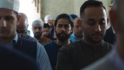 Ramy Youssef, Golden Globe 2020 du meilleur acteur dans une comédie, incarne Ramy, millenial d'origine musulmane qui cherche à devenir un bon musulman. (HULU / STARZPLAY)