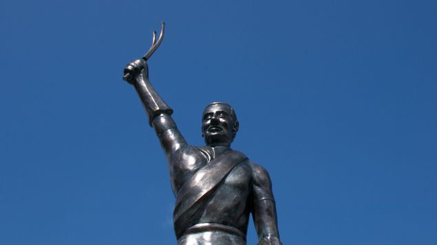 &nbsp; (Une statue en hommage à Eugène Christophe qui a réparé sa fourche dans une forge de Sainte-Marie-de-Campan en 1913 © RF/BS)