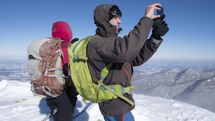 Illustration des activités&nbsp;de remplacement du ski alpin dans les stations de ski fermées. Pyrénées,&nbsp;le 20 janvier 2021.&nbsp; (FRANCOIS LAURENS / HANS LUCAS / AFP)