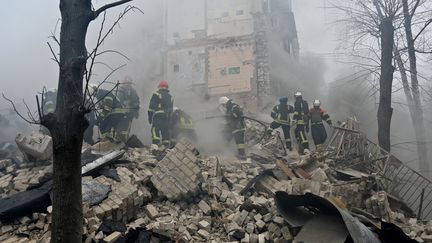 Rubble after Russian strikes in Kharkiv, Ukraine, January 23, 2024. (SERGEY BOBOK / AFP)