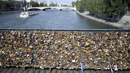 Paris met fin aux cadenas d'amour sur le pont des Arts