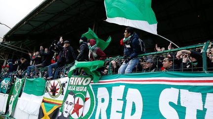 Les supporters du Red Star espèrent un réveil rapide de leur équipe. (ANTHONY MASSARDI / MAXPPP)