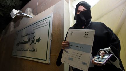 Aljazi Al-Hussaini, candidate saoudienne aux élections municipales, à Riyad&nbsp;(Arabie saoudite), le 29 novembre 2015. (FAYEZ NURELDINE / AFP)