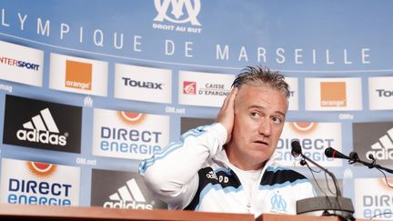 Didier Deschamps, ici lors d'une conf&eacute;rence de presse le 18 novembre 2009 &agrave; Marseille, ne sera plus l'entra&icirc;neur de l'OM la saison prochaine. (MICHEL GANGNE / AFP)