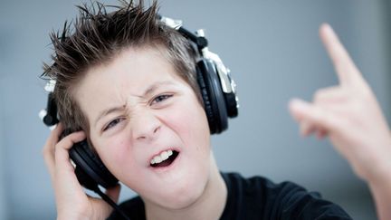 &nbsp; (Attention aux dangers du casque trop fort sur les oreilles © ISOPIX/SIPA)