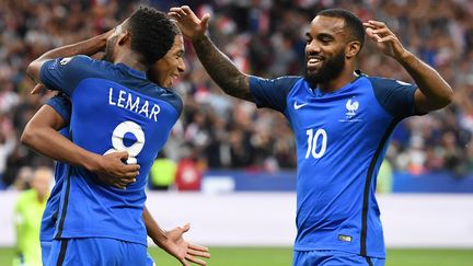 La joie de l'attaquant tricolore, Alexandre Lacazette, et de ses coéqipiers Thomas Lemar et Kylian Mbappé.