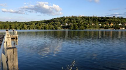 Générations Futures a analysé la présence de 18 "polluants éternels" dans les eaux de surface (rivières, lacs, étangs) en France. Ses résultats ont été rendus publics le 12 janvier 2023. (BRINGARD DENIS / HEMIS.FR / AFP)