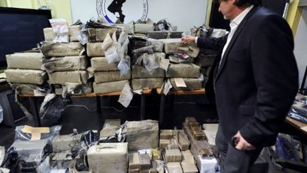 Michel Neyret, numéro 2 de la PJ lyonnaise, en mai 2011, à l'Hôtel de police de Lyon. (AFP PHOTO/PHILIPPE DESMAZES)