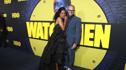 L'actrice&nbsp;Regina King et le créateur de la série "Watchmen"&nbsp;Damon Lindelof, le 14 octobre 2019, à Los Angeles (Etats-Unis). (MARK VON HOLDEN / AP / SIPA)