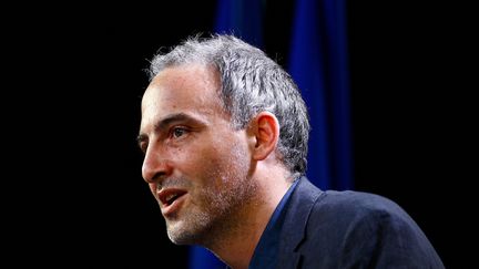 Le député européen Raphael Glucksmann prononce un discours lors d'un meeting, le 16 juin 2021 à Paris. (SAMEER AL-DOUMY / AFP)